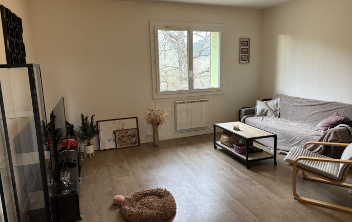 Appartement P2   REMOULINS  55 m2 580 € 