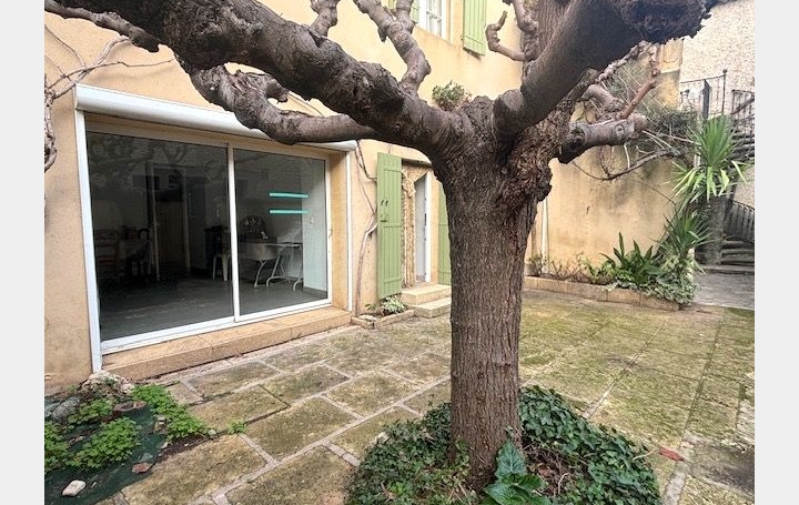 Maison   UZES  240 m2 349 000 € 