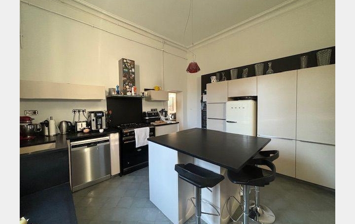 Maison   NIMES  260 m2 790 000 € 