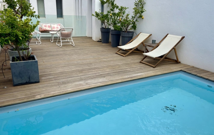 Maison   NIMES  335 m2 1 950 000 € 