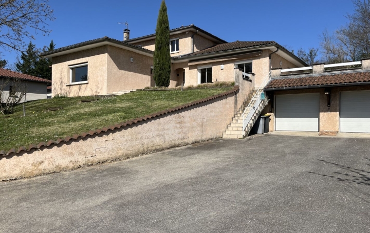 Maison   FRANS  225 m2 690 000 € 