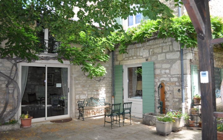 Maison   LUCENAY  242 m2 595 000 € 